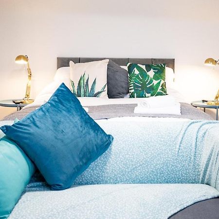 Elmo River Studios - 6 En-Suites In Wallasey - Easy Parking - Short And Long Stays Welcome Esterno foto