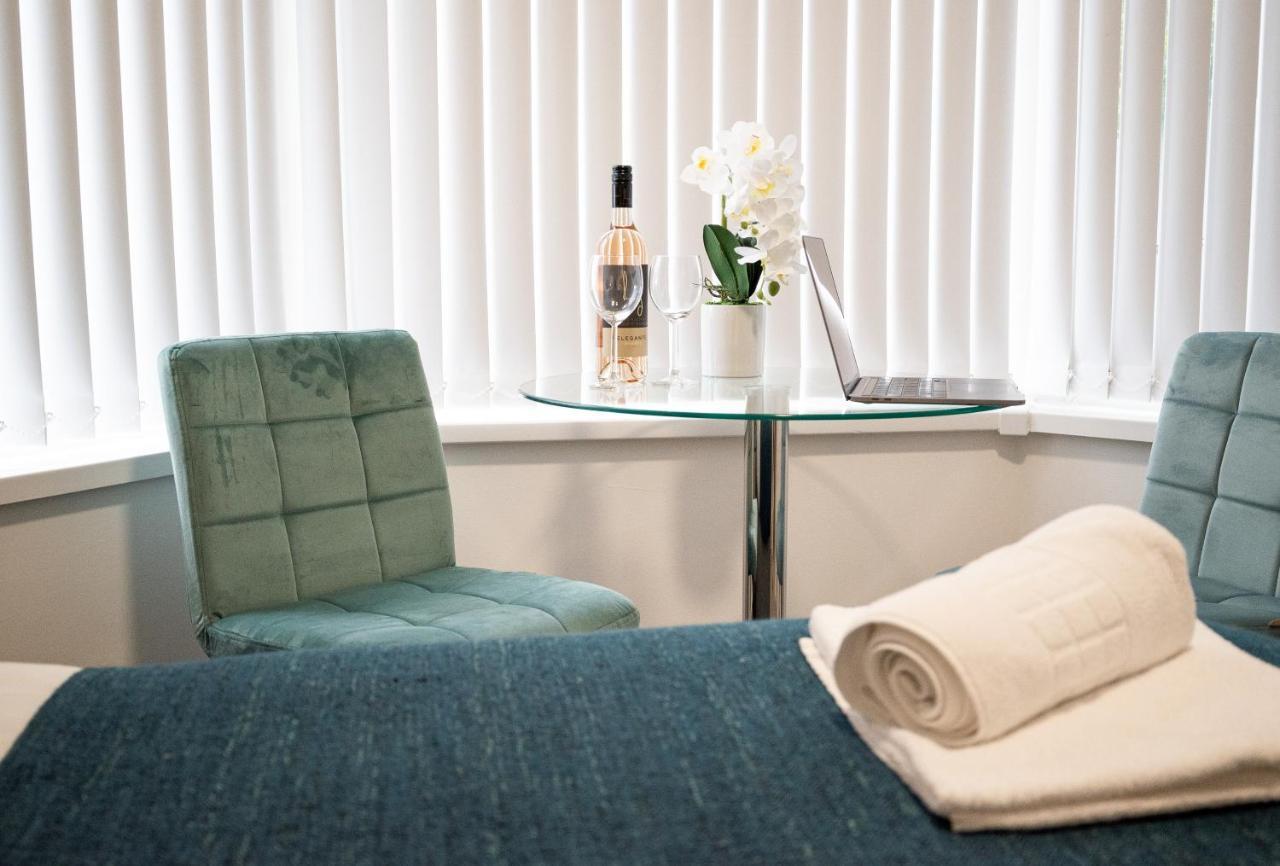 Elmo River Studios - 6 En-Suites In Wallasey - Easy Parking - Short And Long Stays Welcome Esterno foto