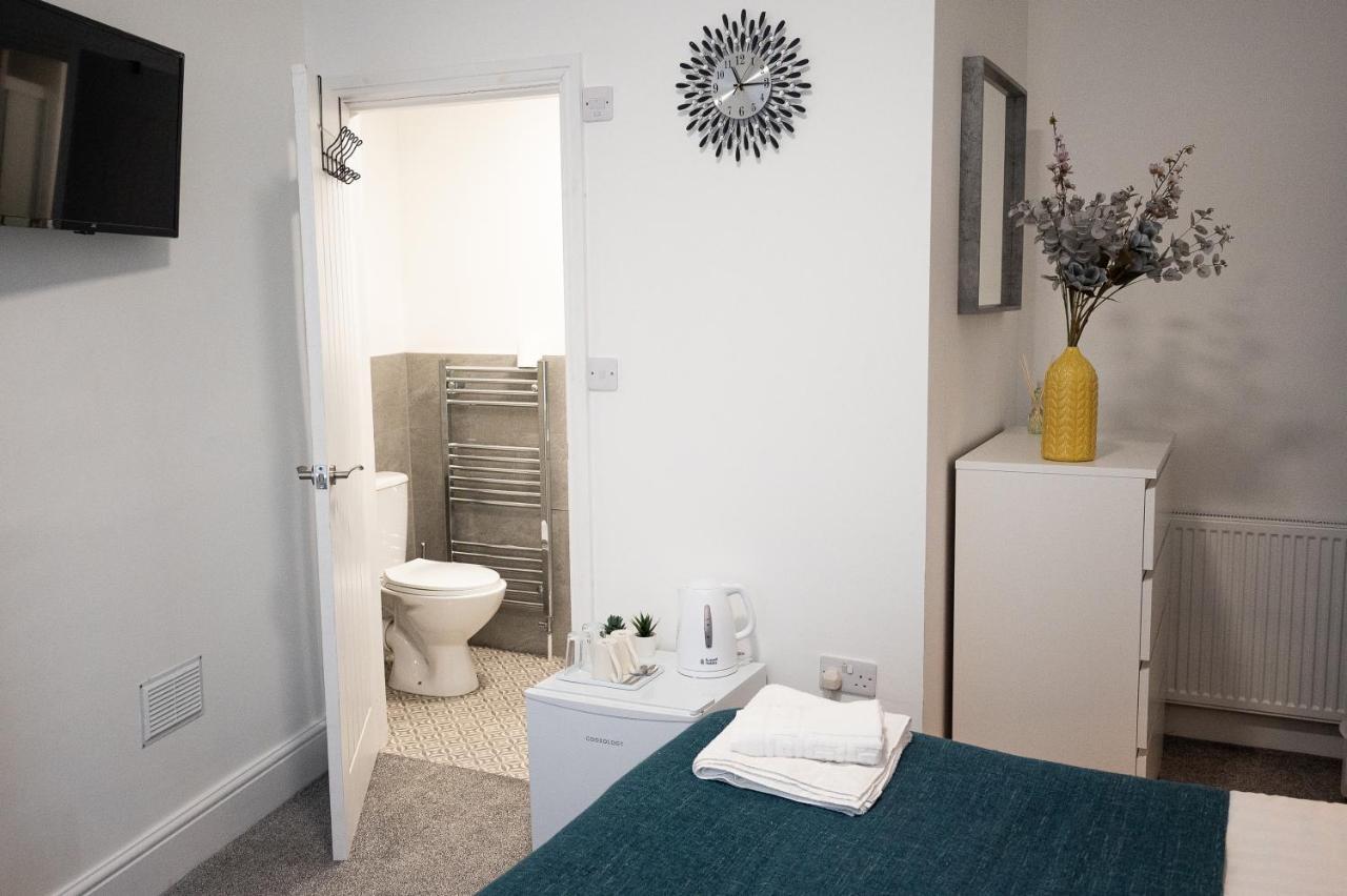 Elmo River Studios - 6 En-Suites In Wallasey - Easy Parking - Short And Long Stays Welcome Esterno foto