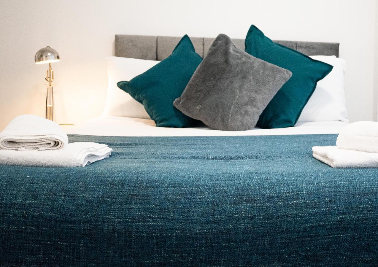 Elmo River Studios - 6 En-Suites In Wallasey - Easy Parking - Short And Long Stays Welcome Esterno foto