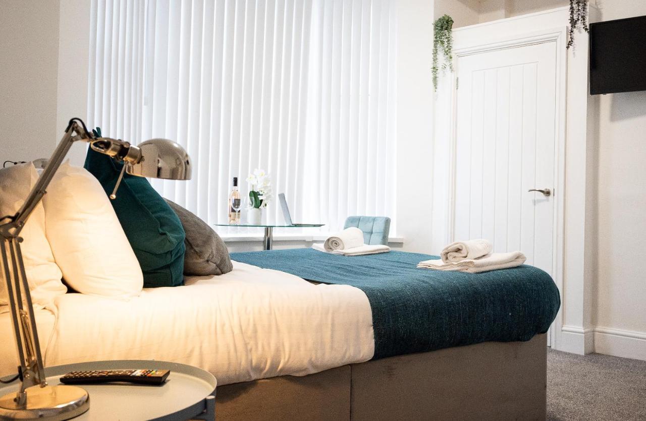 Elmo River Studios - 6 En-Suites In Wallasey - Easy Parking - Short And Long Stays Welcome Esterno foto