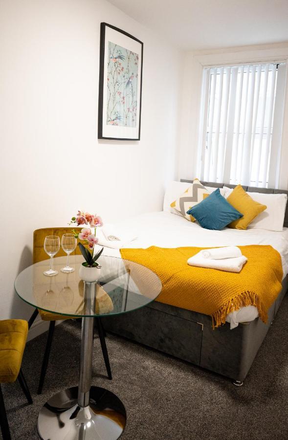 Elmo River Studios - 6 En-Suites In Wallasey - Easy Parking - Short And Long Stays Welcome Esterno foto