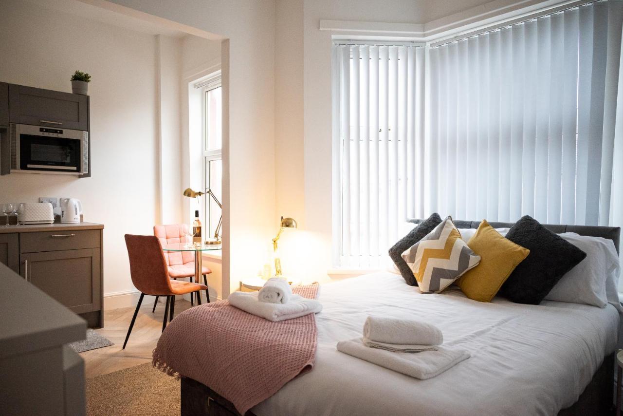 Elmo River Studios - 6 En-Suites In Wallasey - Easy Parking - Short And Long Stays Welcome Esterno foto