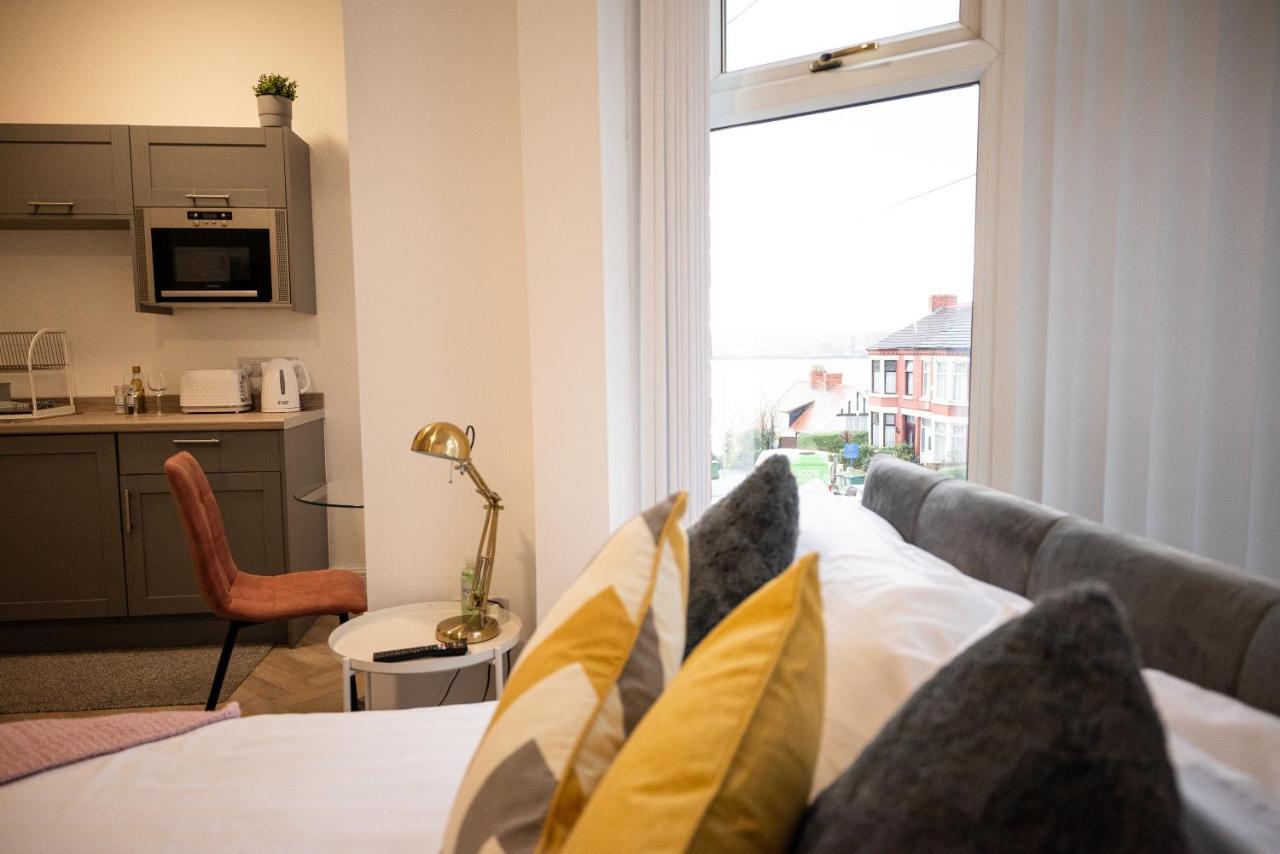 Elmo River Studios - 6 En-Suites In Wallasey - Easy Parking - Short And Long Stays Welcome Esterno foto