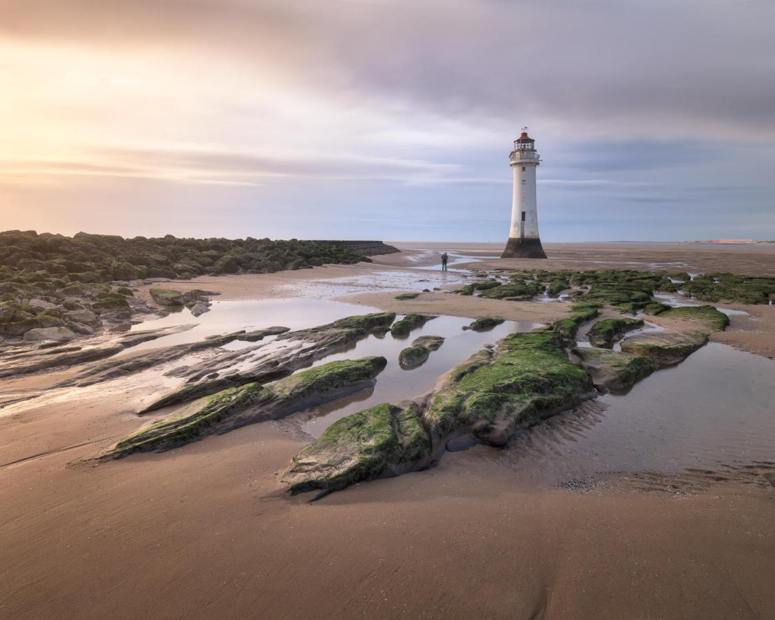 Elmo River Studios - 6 En-Suites In Wallasey - Easy Parking - Short And Long Stays Welcome Esterno foto