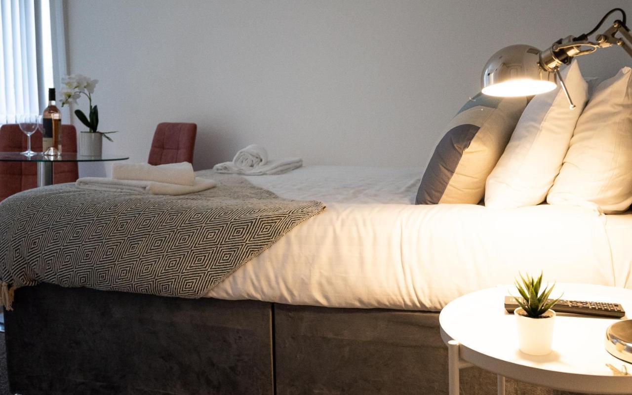 Elmo River Studios - 6 En-Suites In Wallasey - Easy Parking - Short And Long Stays Welcome Esterno foto