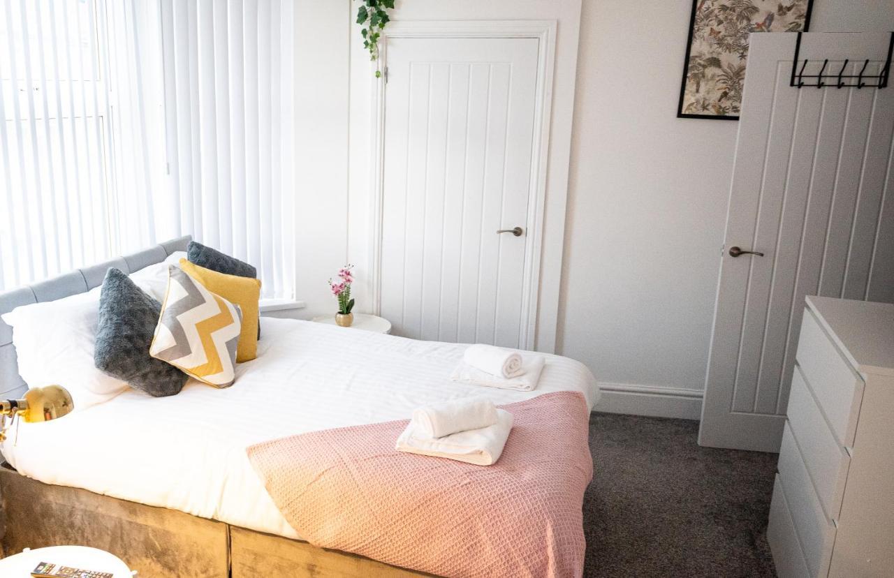 Elmo River Studios - 6 En-Suites In Wallasey - Easy Parking - Short And Long Stays Welcome Esterno foto