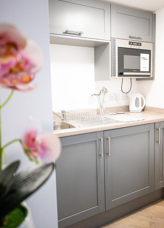 Elmo River Studios - 6 En-Suites In Wallasey - Easy Parking - Short And Long Stays Welcome Esterno foto